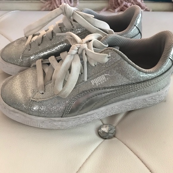 Kids size 13.5 puma silver sparkle sneakers - Picture 5 of 5